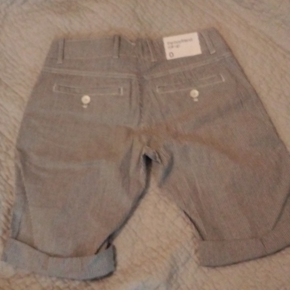 The Gap, Boyfriend roll-up Shorts, Pinstripes - Picture 2 of 3